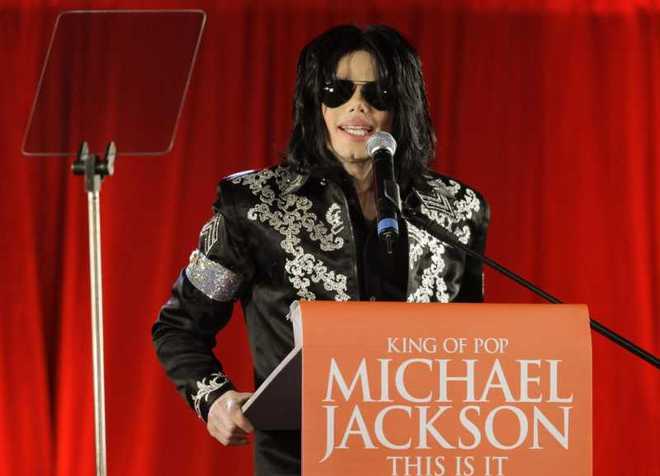 Muore Micheal Jackson a Los Angeles colpito da arresto cardiaco