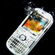 smartphone caduto in acqua come recuperarlo